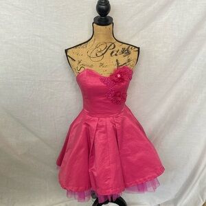 Love Culture Semi Formal Dress Size Small